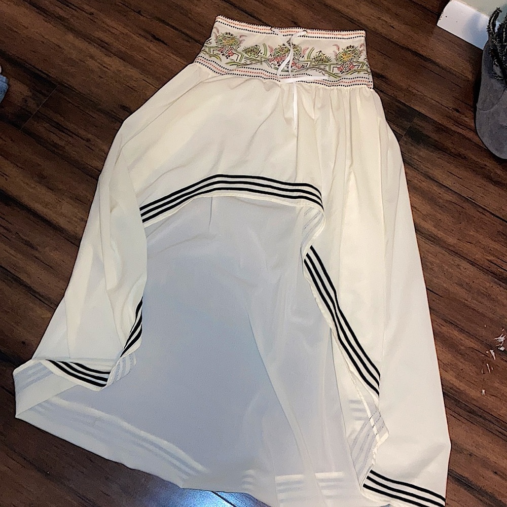 Size Small White and Black Boho High Waisted High Low Skirt (unbranded)